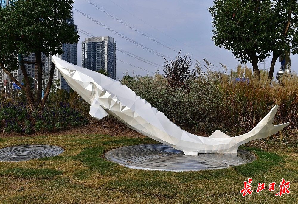 江滩新景 中巴友谊广场雕塑记